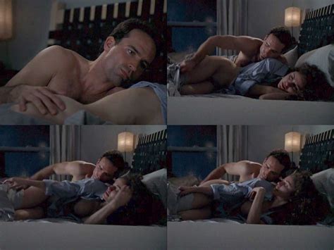 Nackte Amy Brenneman in Männer Frauen und Wahrheit über Sex