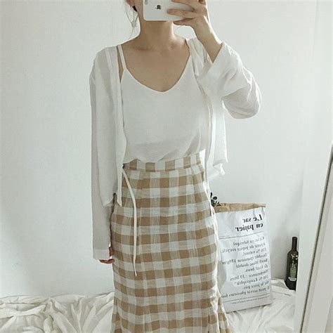 Từng bị chê già nua khó diện nay vải thô đũi lại sốt sình sịch nhờ hàng loạt món đồ hot