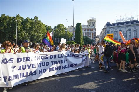 La multitudinaria celebración del Orgullo 2022 en Madrid en imágenes