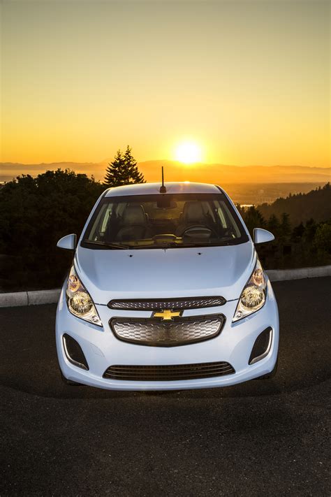 Chevrolet Spark Ev (2015) - picture 1 of 25