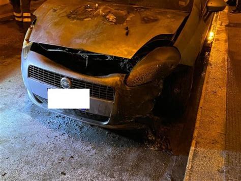 Trinitapoli L Auto Di Un Ex Assessora Comunale Distrutta Da Un