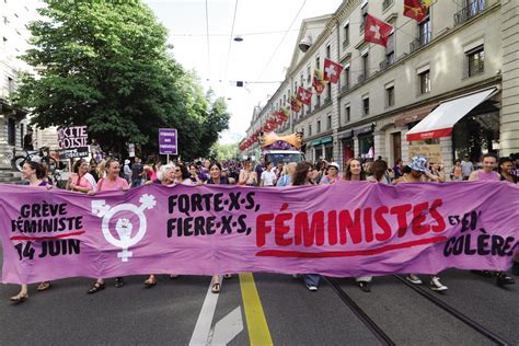 Féminisme Grève Féministe Plus De 4 000 Personnes Ont Défilé à Genève