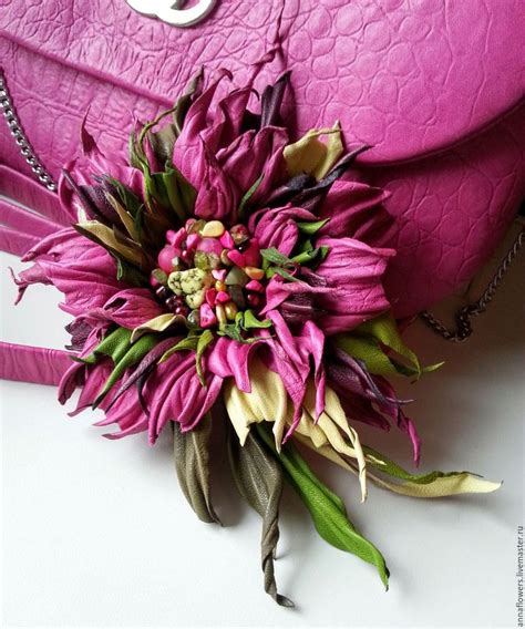 Брошь из натуральной кожи и камней | Handmade flowers fabric, Leather ...