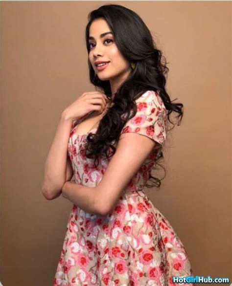 Janhvi Kapoor Hot Bollywood Actress Sexy Pics 15 Photos
