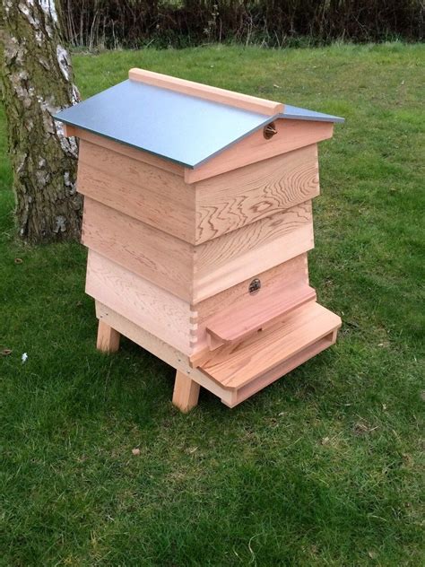 A Traditional Wbc Beehive Beemondo Bee Hive British Bees Traditional