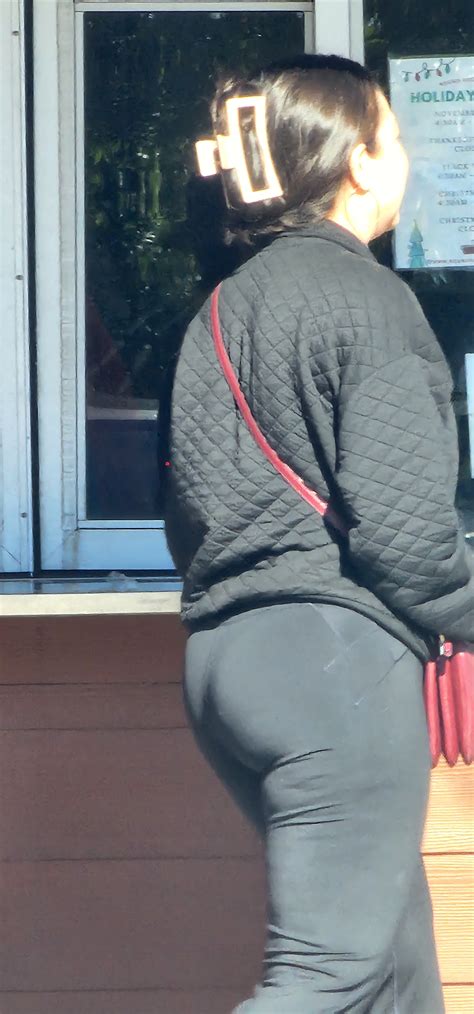 Beautiful Latina Milf In Shiny Black Leggings Spandex Leggings Yoga Pants Forum