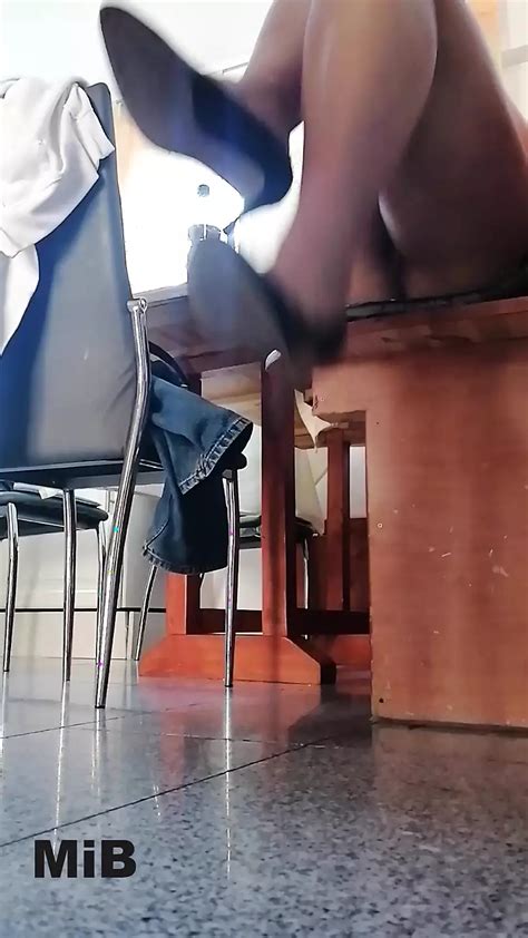 La Vicina Mamma Milf Senza Mutandine Lava La Macchina Del Salone In Cortile Xhamster