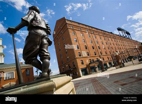 Babe Ruth Statue Fronts Orioles Park At Camden Yards B And O Warehouse