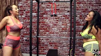 Fit Lesbians Maxine X Nyssa Nevers Workout After Dildo Fucking Xvideos