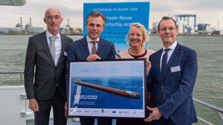 Minister Harbers Geeft Startsein Voor Bouw Eerste Binnenvaartschip Op