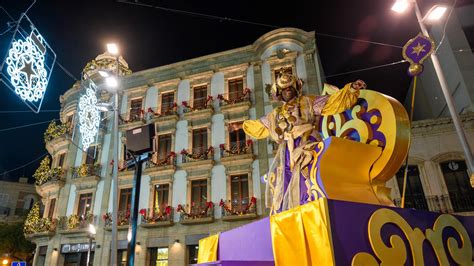 Los Reyes Magos repartirán 13 000 kilos de caramelos en la cabalgata de