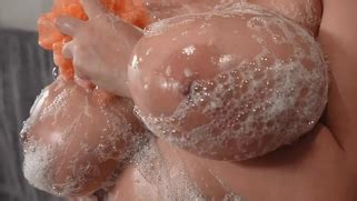 Ashlyn Peaks Takes The Shower And Shows Off Her Big Naturals Porn