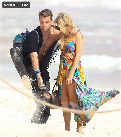 Paris Hilton Flashes Ass And Vagina On The Beach With An Unidentified Man In Tulum Aznude