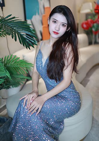 Member Yang From Chengdu 22 Yo Hair Color Chestnut