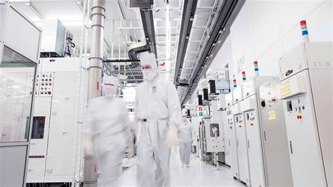 Reinraumreinigung & Facility Services bei Globalfoundries - Piepenbrock ...