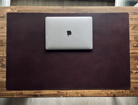 Бювар - что это, кому дарить? *** Бювар - это накладка на рабочий стол ...