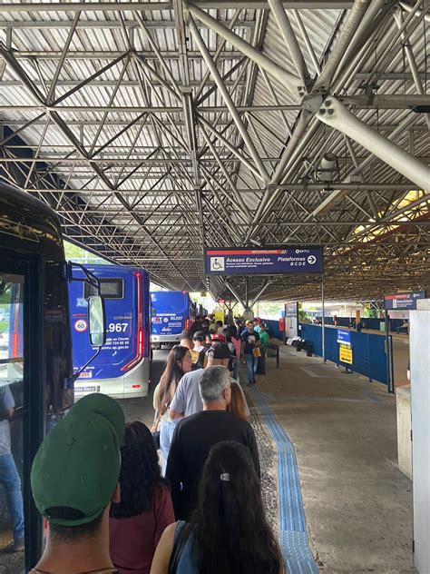 Usuários de trem reclamam da falta de aviso sobre interrupção em S.André