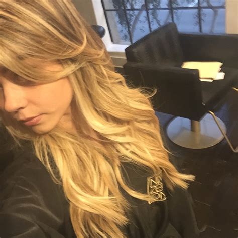 Sarah Hyland Goes Blonde Fashion Gone Rogue