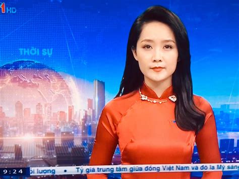 Nữ BTV thời sự Thu Hà vui mừng vì đã dùng 10 năm thanh xuân để thực