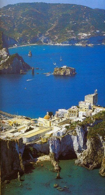 Ponza Island, Italy | Места для посещения, Красивые места, Острова