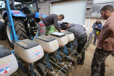 ÉDUCATION PHOTOS Courcelles Chaussy une ferme au cœur du lycée agricole