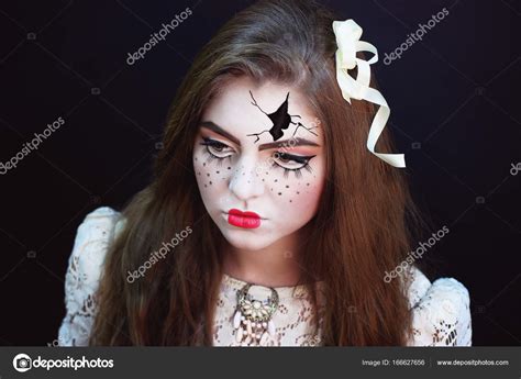 Broken Porcelain Doll Face Makeup