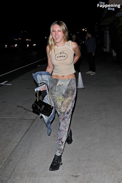 Charlotte Lawrence Flashes Her Nude Tits In Santa Monica Photos Thefappening