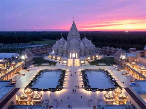 akshardham temple largest hindu temple  india inaugurated