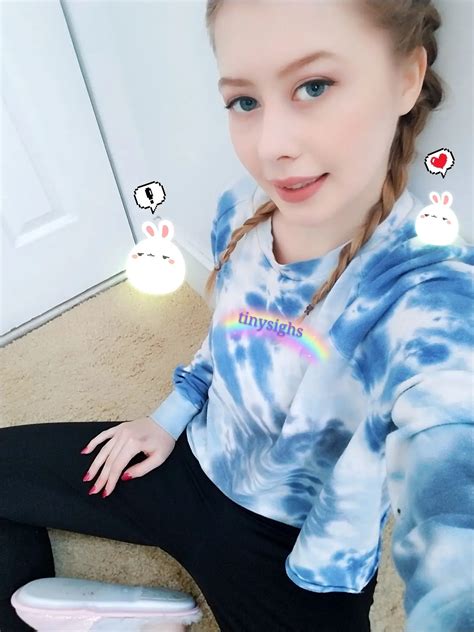 It's easy to feel little when you sit on the floor~ 🌈 | Scrolller