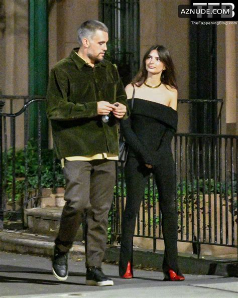 Emily Ratajkowski Sexy Seen Flaunting Her Hot Figure Alongside A DJ In