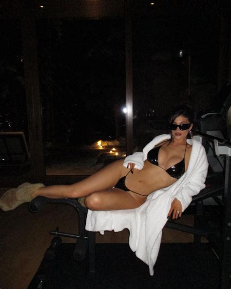 Kylie Jenner Ose Le Bikini Ultra Sexy Sur Les Pistes Vogue France