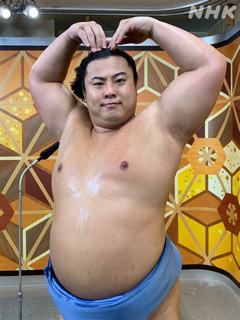 Nhksumo On Twitter 【殊勲賞は頭上でハート】 翔猿が 初の 殊勲賞 ！ 「最高の秋場所 もっとお客さんを