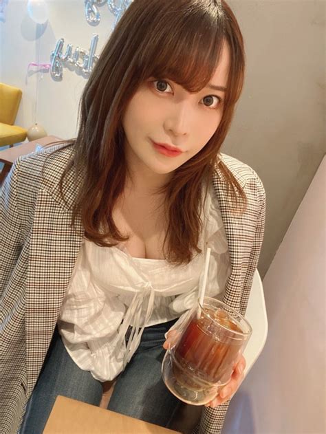 Ken Shimizu bất ngờ quảng cáo một hot girl trên YouTube tự giới thiệu là tân binh tiềm năng bậc