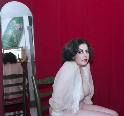 Reflective Nude Pics XHamster