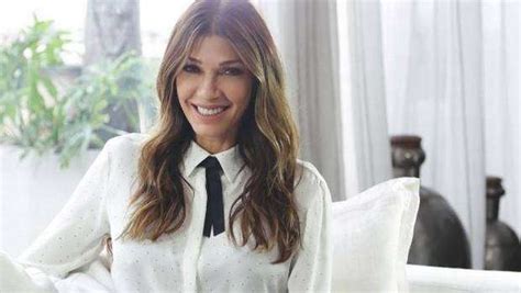 Catherine Fulop enciende las redes sociales con infartante selfie en bikini a sus años