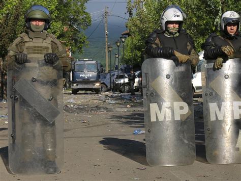 Neue Serben Proteste Im Norden Usa Schlie En Kosovo Von Milit Rman Ver Aus