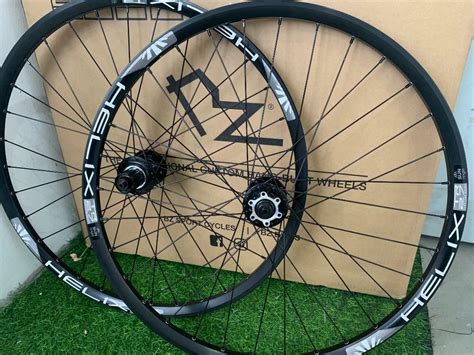 Sun Ringle Helix TR27 27.5 inch/650B wheelset with carbon hubs, Sports ...
