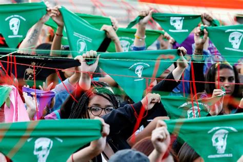 Movimiento de mujeres recorre América Latina buscando relajar restricciones al aborto Infobae