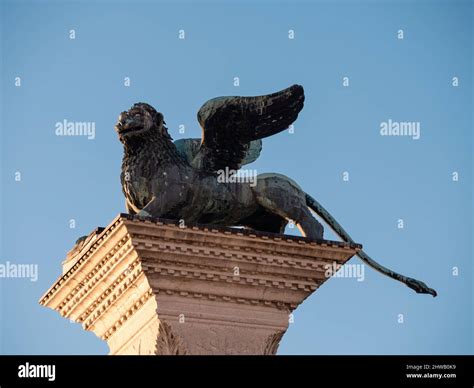 Lion De Venise Sculpture En Bronze Sur La Colonne De Saint Marc Sur La