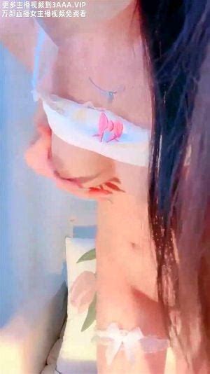 Watch 中国主播模特身材网红女神极品美腿粉嫩小穴大尺度道具自慰地上假屌骑乘位镜头前抽插美臀 丝袜 中国 主播 Porn SpankBang