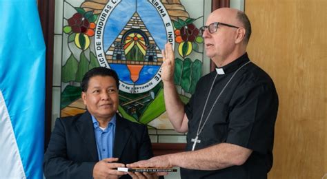 El Arzobispo De Tegucigalpa Recibe La Nacionalidad Hondure A