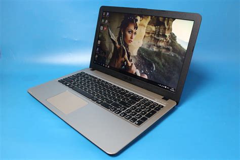Ноутбук ASUS i5/Geforce/4Gb/SSD