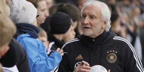 DFB Rudi Völler verlängert als Sportdirektor bis zur WM 2026