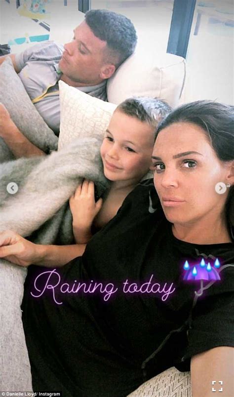 Danielle Lloyd Proudly Displays Her Bikini Body For Instagram Snap Daily Mail Online