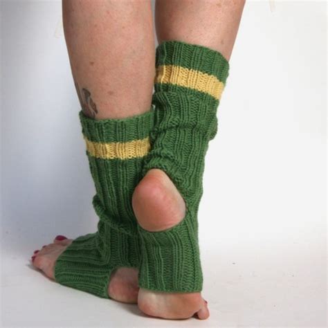 Learn To Knit Magic Loop Socks V E R Y P I N K C O M Knitting