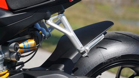 Nine Mile Ducati Streetfighter V S Bears Hyper Naked Thrills By The Dozen Autoevolution