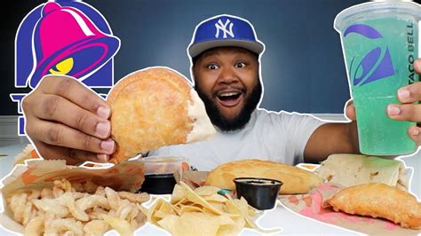 Taco Bell New Cheesy Chicken Crispanada Review Flavasbydamedash Youtube