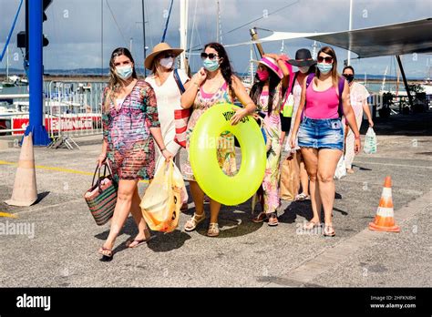 Junge Dame Im Bikini Fotos Und Bildmaterial In Hoher Aufl Sung Alamy