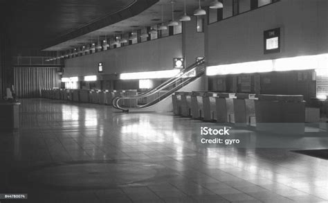 Late Night Haneda Airport Stock Photo - Download Image Now - 1970-1979 ...