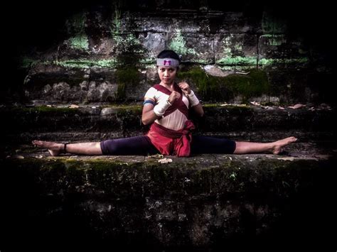 Hot girl làng võ Campuchia gây sốt với vẻ đẹp dữ dội nhưng không kém phần quyến rũ